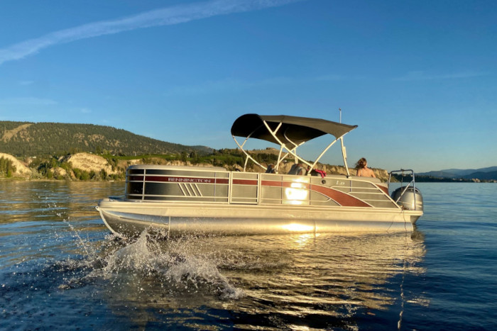 Bennington Pontoon Boat on Okangan Lake