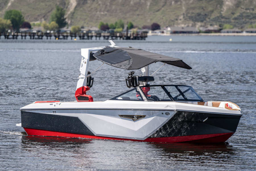 Super Air Nautique S23 Surf Boat in Okanagan Lake